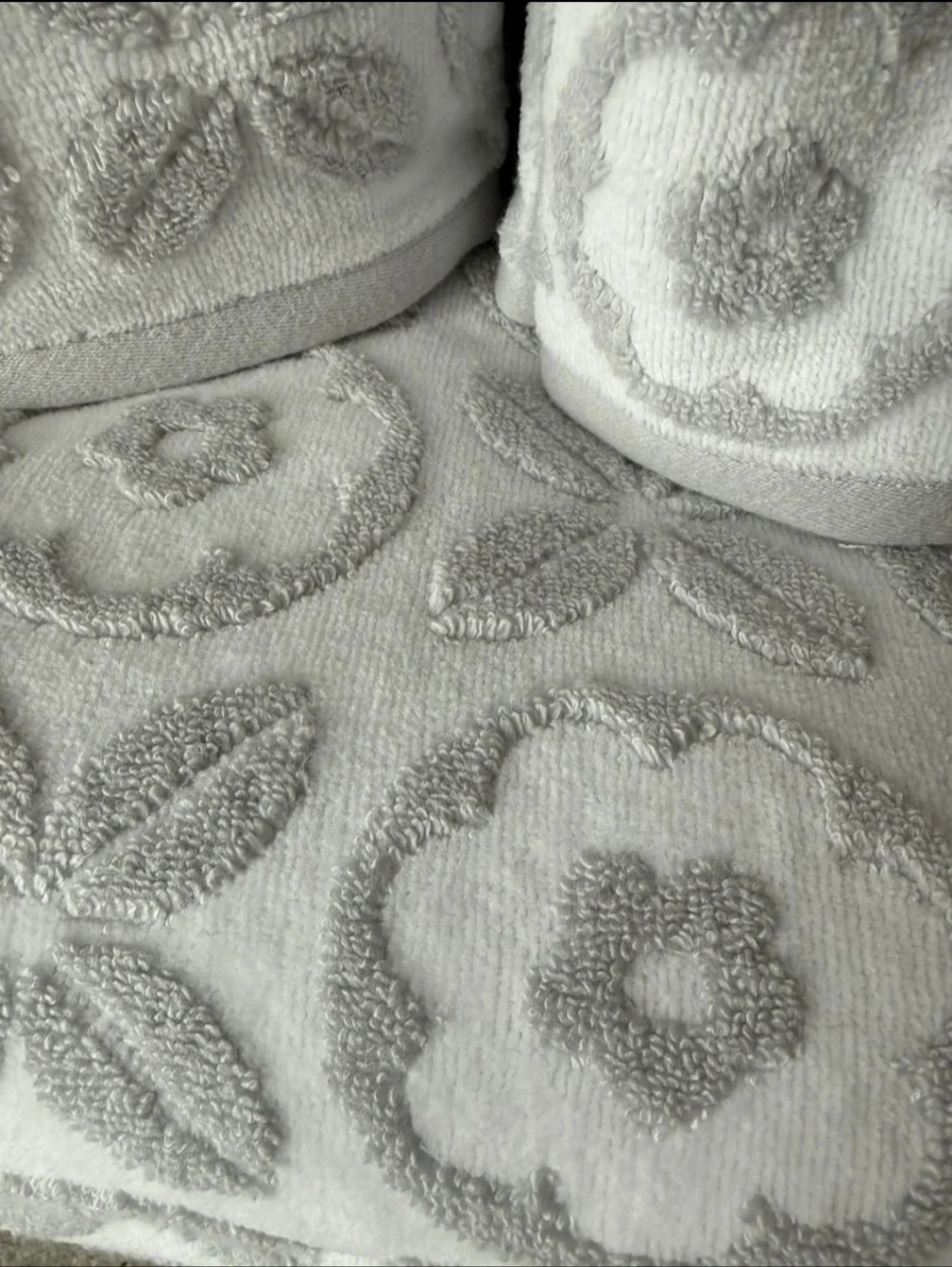 6pc CARO Home Plush Bath Hand Tip Towel Set Gray XOXO Daisy Flower Towel Set New